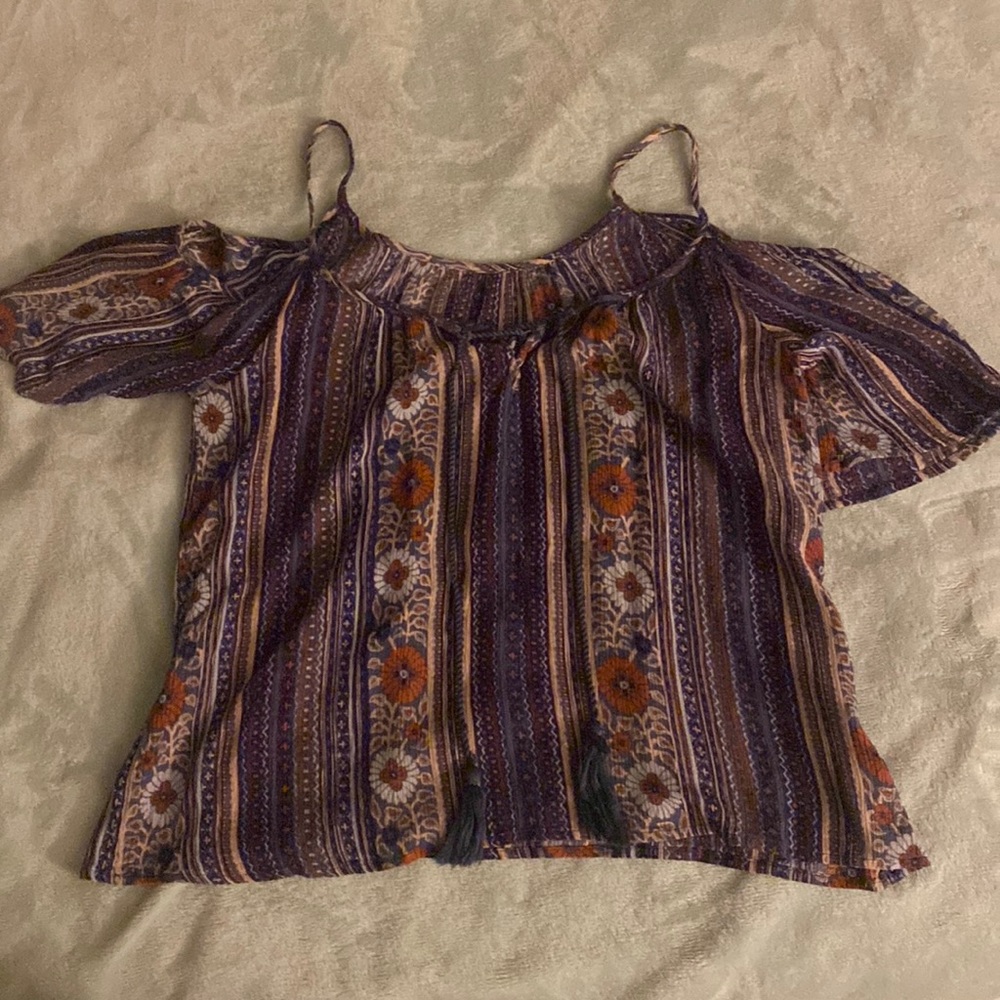 Tillys juniors cold shoulder top